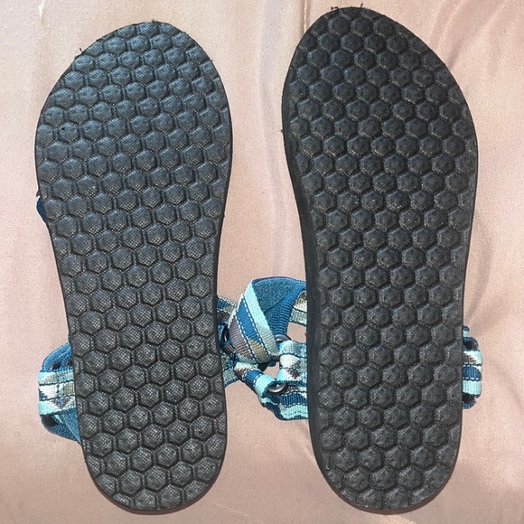 Sandals - Picture 2 of 3